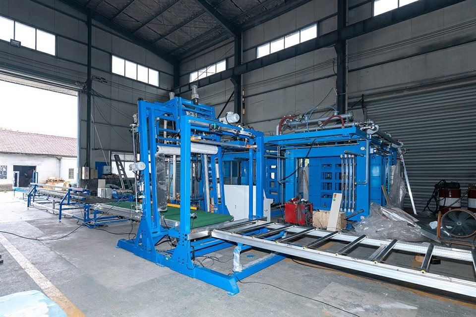 Automatic Foam Cutting Equipment factory